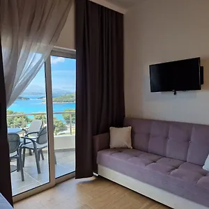 Queen Margaret Seaside Отель
